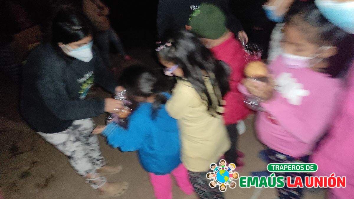 Recolección de Ropa Usada en La Perla: ¡Dona y Transforma Vidas con Emaús La Unión!