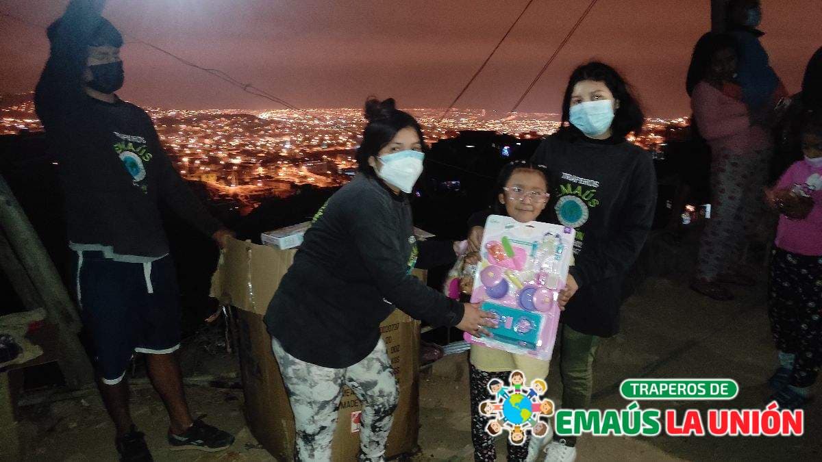 Recolección de Ropa Usada a Domicilio: ¡Libera Espacio y Ayuda en Santa Cruz de Flores!